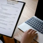 Cómo buscar empleo en tiempos de crisis: estrategias clave