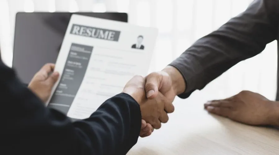 Cómo hacer seguimiento después de una entrevista de trabajo
