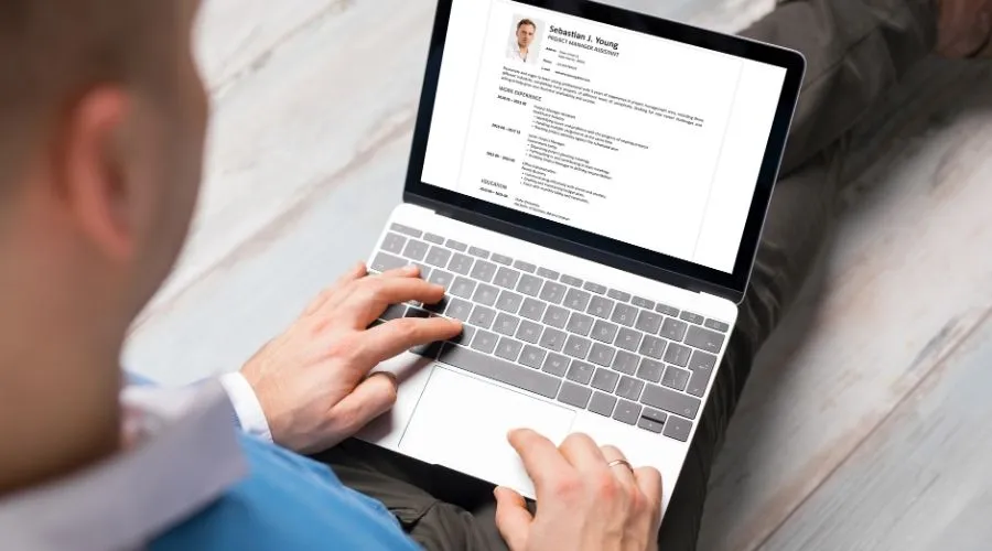 Pasos para buscar empleo en el sector de la tecnología
